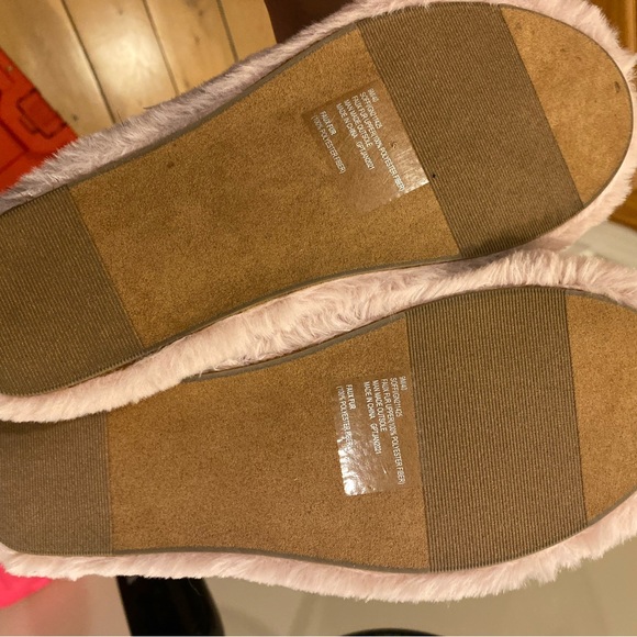 Pink BCBG furry sandals - Picture 3 of 4